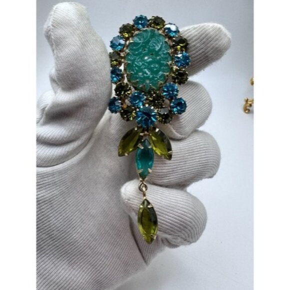 VTG Carved Green Jade Glass Rhinestone Green- Blue Gold Tone Long Dangle Brooch - Picture 10 of 13